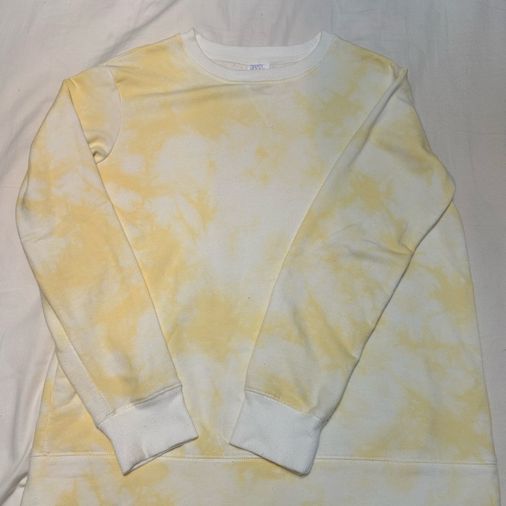 Stars Above- Target. White and yellow pullover. Medium.